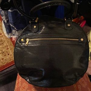 The big round, patent leather bag by Worth!